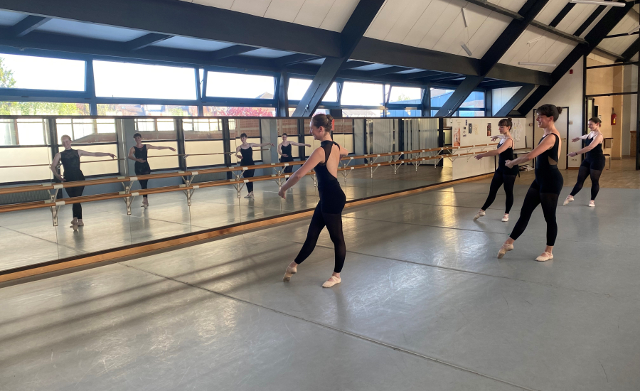 les-danseuses-lors-de-leur-entrainement